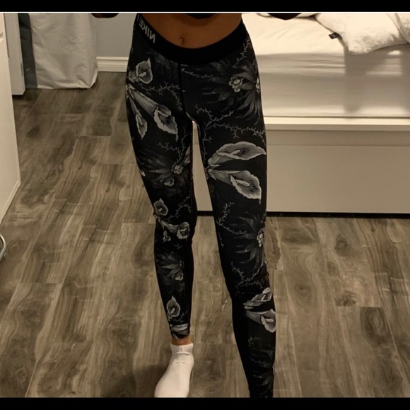 Nike pro leggings - Picture 2 of 2